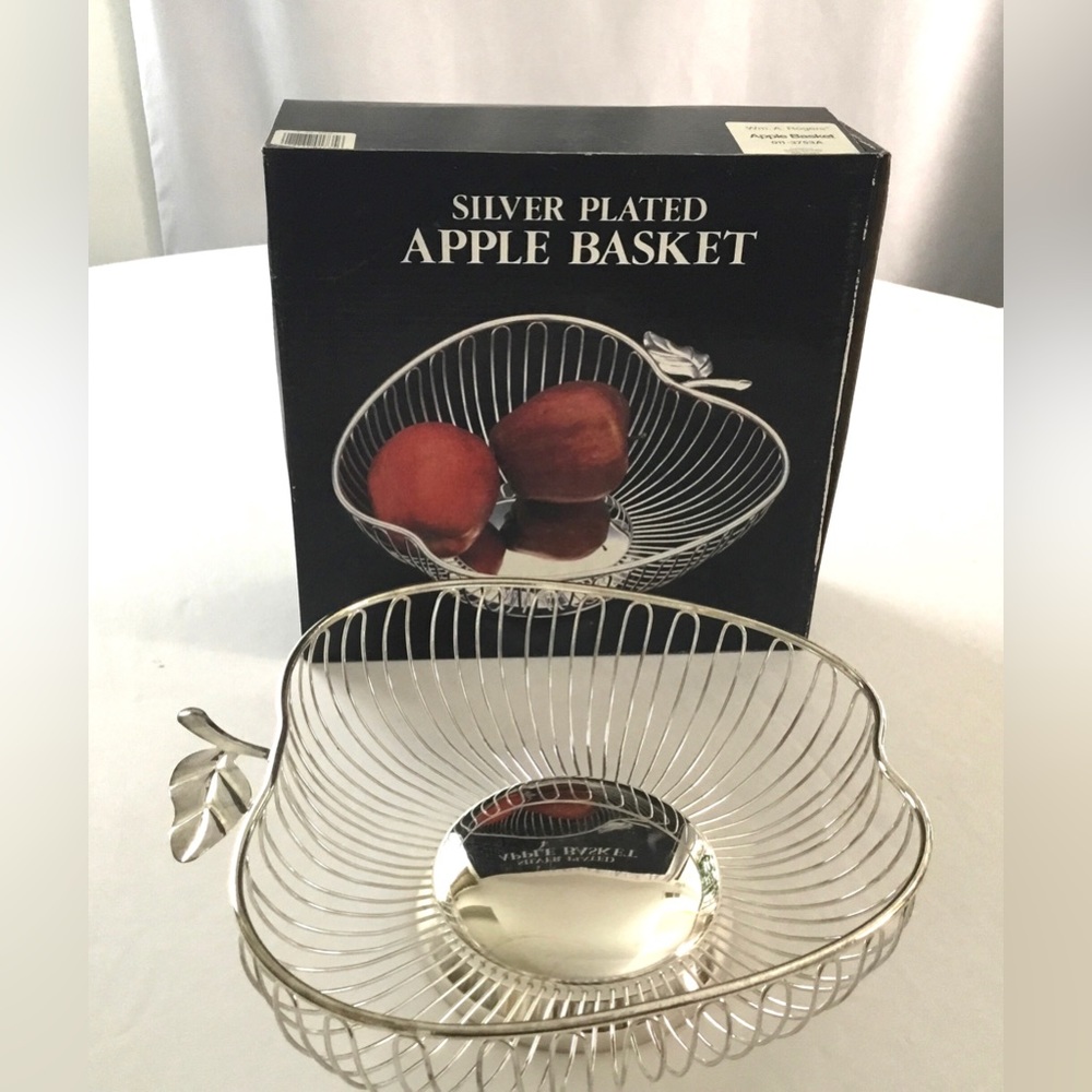Wm A Rogers -silver plated apple basket-(new in the box)